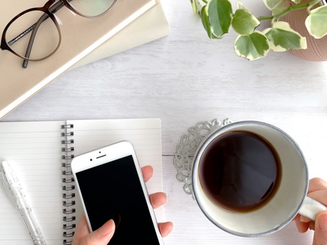 スマホとコーヒー